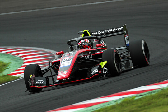 決勝3位は小林利徠斗(モビリティ中京 TOM\'S TGR-DC SFL ) 決勝3位は小林利徠斗(モビリティ中京 TOM\'S TGR-DC SFL )