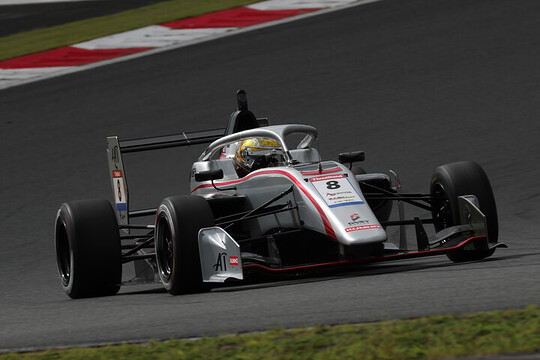 マスタークラスポールポジションは清水康弘（GNSY RACING 324）