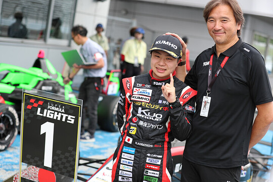 優勝した小林利徠斗（TOM\'S）