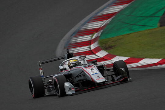 マスタークラスポールポジションは清水康弘（GNSY RACING 324）