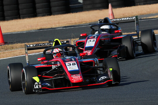 決勝2位は小林利徠斗（モビリティ中京 TOM\'S TGR-DC SFL ）