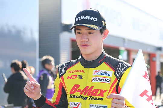 優勝した野村勇斗（B-MAX RACING TEAM）