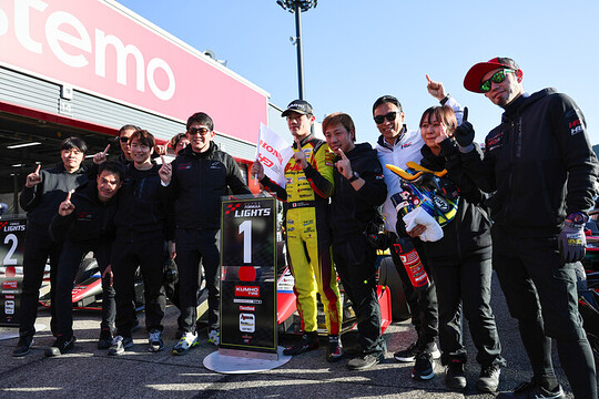 ドライバーとチームチャンピオンに輝いたB-MAX Racing Team