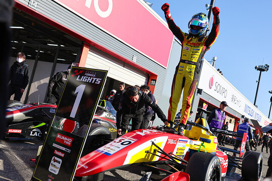 優勝した野村勇斗（B-MAX RACING TEAM）