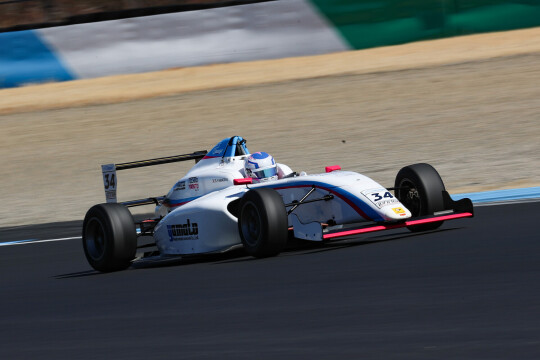 ポールポジションは山岡宗磨（Dorago CORSE）