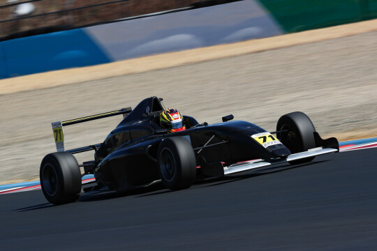 予選5位は一宮總太朗（AKILAND F110）