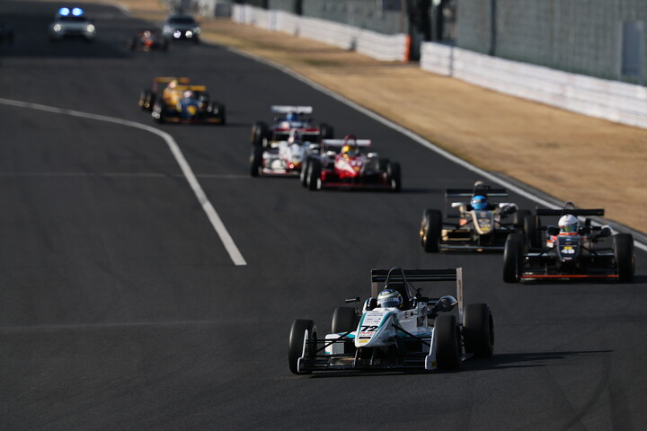 9周の決勝がスタートした