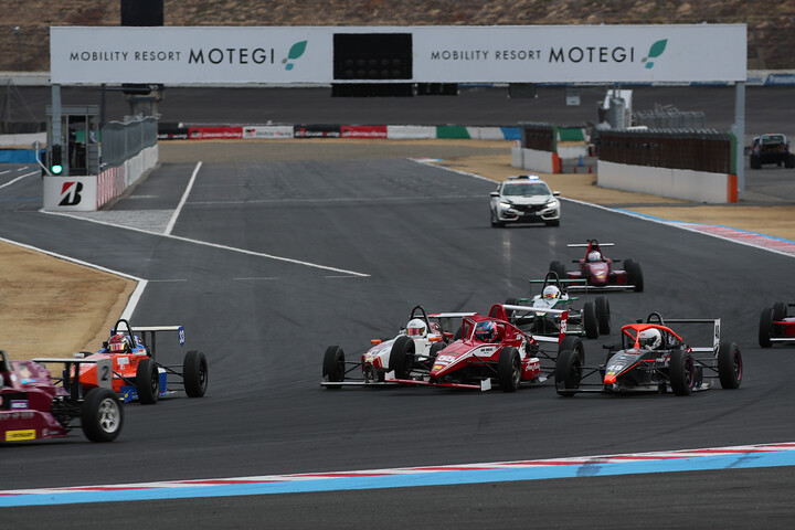 スタート直後のアクシデント1