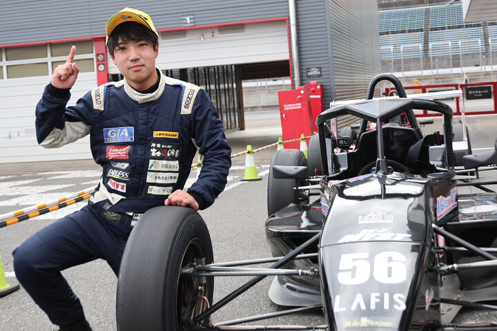 優勝した磐上隼斗（アルビレックス・富士吟景GIA・ED）