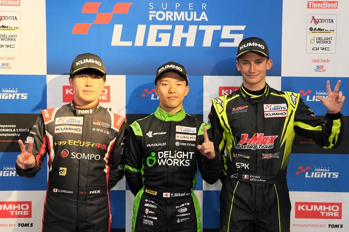 決勝フォトセッション: トップ3のドライバーたち