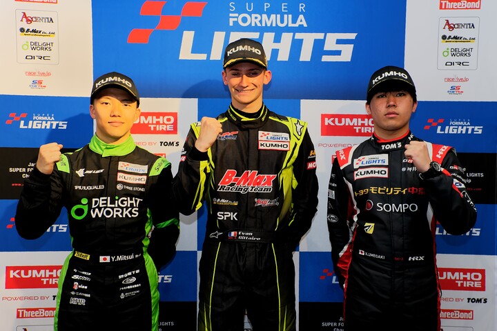 決勝フォトセッション：トップ3のドライバーたち