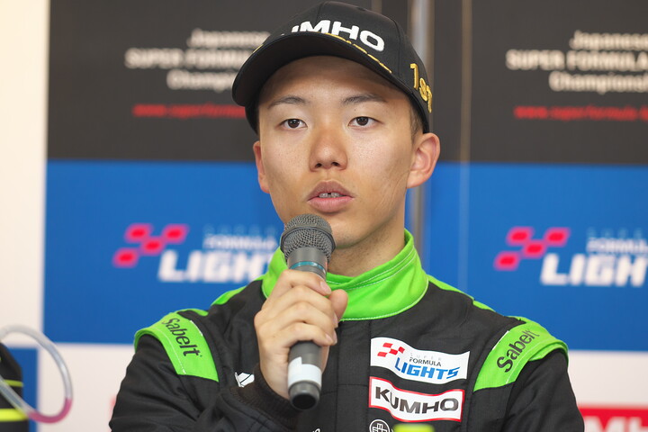 決勝記者会見：優勝した三井優介（DELiGHTWORKS RACING）