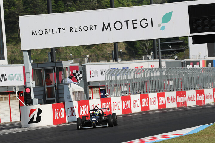 FJ1500：トップでゴールする宮本颯斗（制動屋☆ミスト☆KK-F）