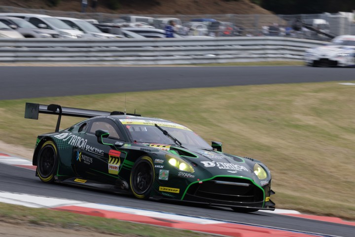 GT300クラス優勝はD'station Vantage GT3（藤井誠暢／チャーリー・ファグ）