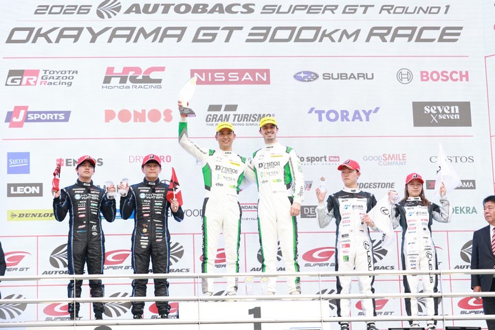GT300クラスの表彰式