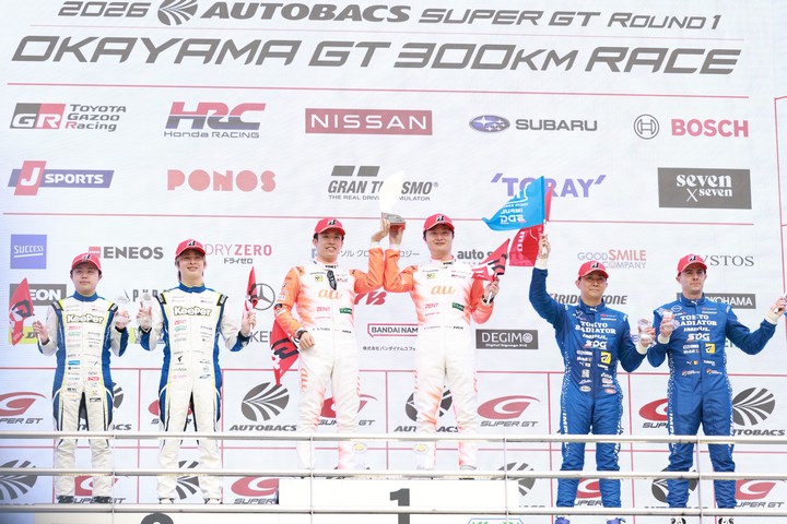 GT500クラスの表彰式