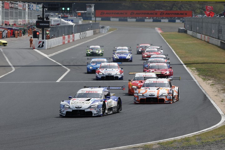 GT500クラスのスタートシーン