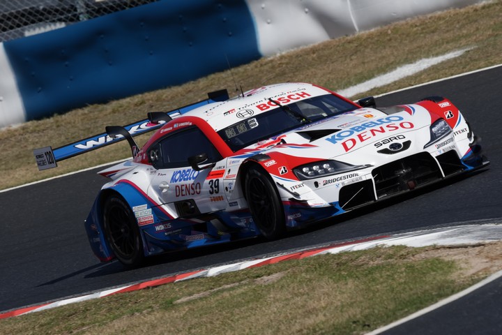 公式練習：GT500クラストップはDENSO KOBELCO SARD GR Supra（関口雄飛／サッシャ・フェネストラズ）