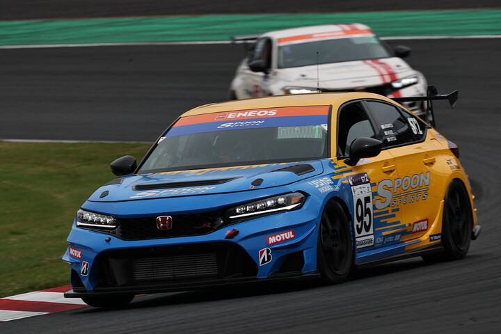 ST-2クラス優勝は95号車SPOONリジカラCIVIC（小松一臣／小出峻／三井優介）