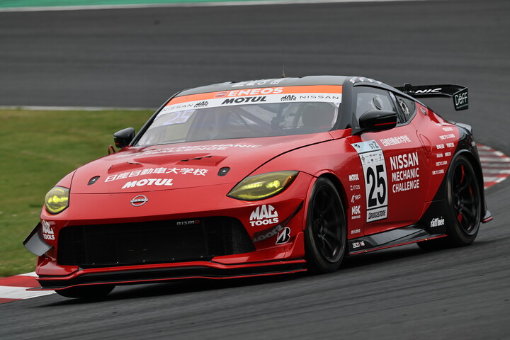 ST-Zクラス決勝2位は25号車日産メカニックチャレンジZ NISMO GT4（大塚隆一郎／松田次生／富田竜一郎／篠原拓朗）