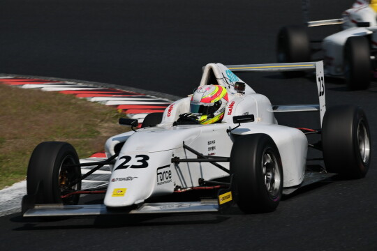 レース3予選5位、レース4予選3位は松井海翔（EAGLE SPORT SMK F110）