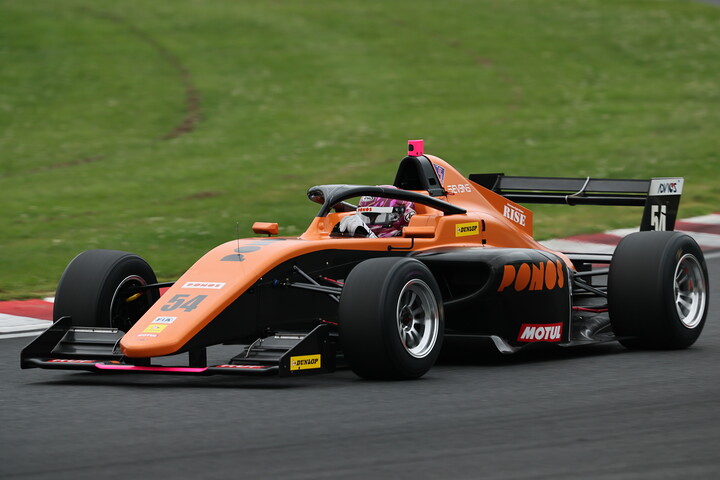 ポールポジションは大宮賢人（PONOS RACING F111/3）