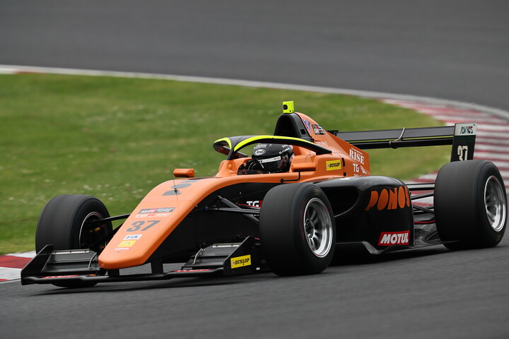 決勝2位は三浦柚貴（PONOS RACING TOM'S TGR-DC FR）