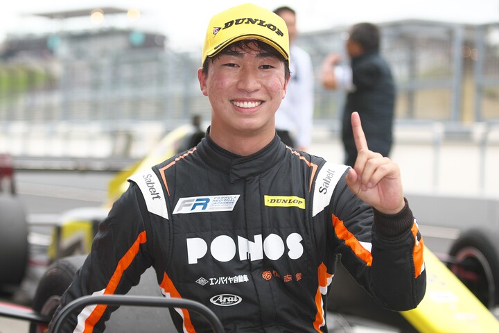 優勝した大宮賢人（PONOS RACING）