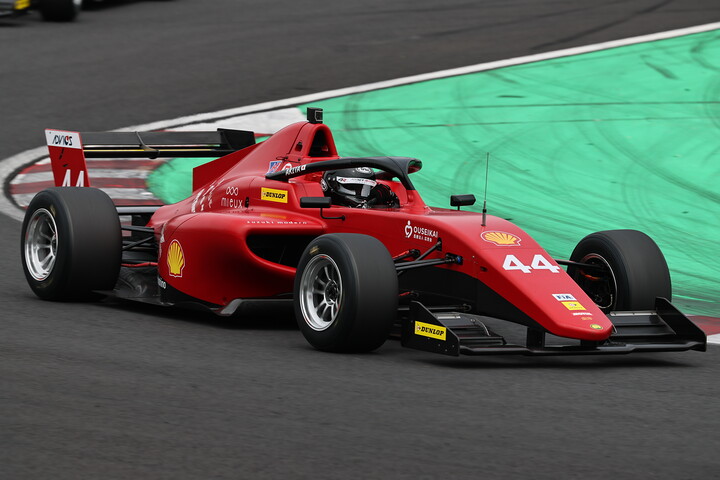 決勝5位、マスタークラス優勝はAKITA（ACR Formula R）