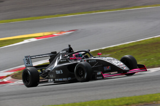 予選3位は斎藤愛未（SCS TOM'S KYOJO KC-MG01）