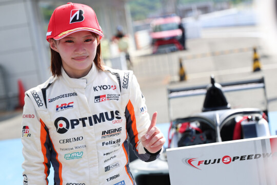 スプリントで優勝した富下李央菜（OPTIMUS CERUMO・INGING KC-MG01）