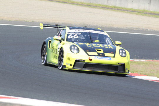 Proクラスのポールポジションはロバート・デ・ハーン(seven x seven Racing)