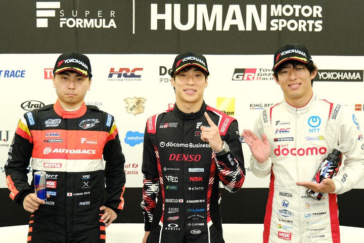 決勝フォトセッション：トップ3のドライバーたち：