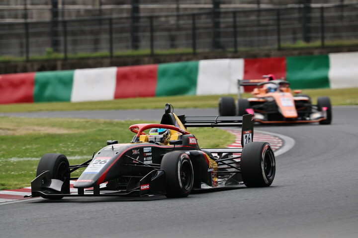 決勝4位は佐藤凛太郎（B-MAX ENGINEERING 324）