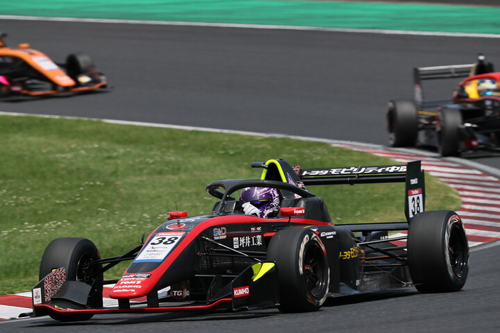 決勝3位は鈴木斗輝哉（モビリティ中京TOM'S TGR-DC SFL）