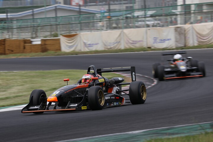 第4戦、第5戦ともポールポジションは酒井翔太（ファーストガレージFG108）
