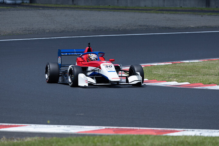 第10戦予選6位、第11戦予選3位の新原光太郎（HFDP WITH B-MAX RACING）