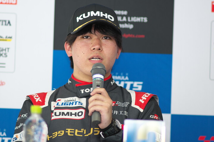 決勝記者会見：2位の梅垣清（TOM'S）