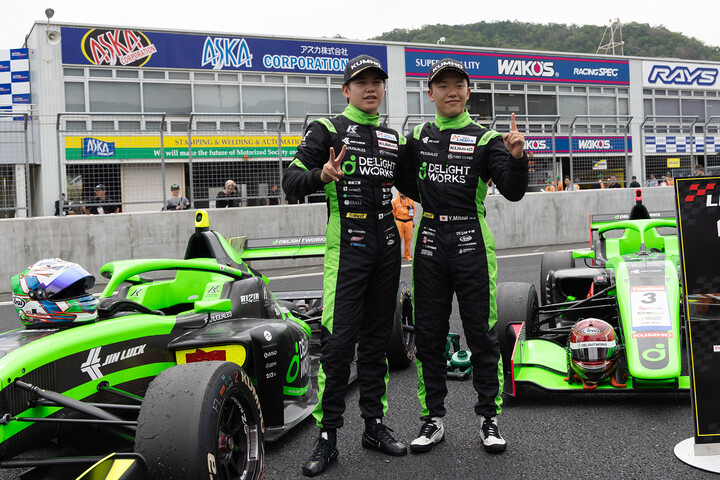 1-2フィニッシュを達成した三井優介と卜部和久