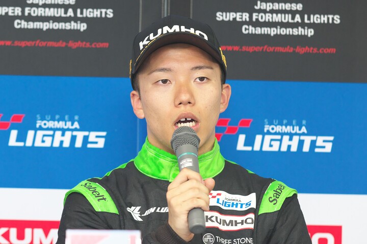 決勝記者会見：優勝した三井優介（DELiGHTWORKS RACING）