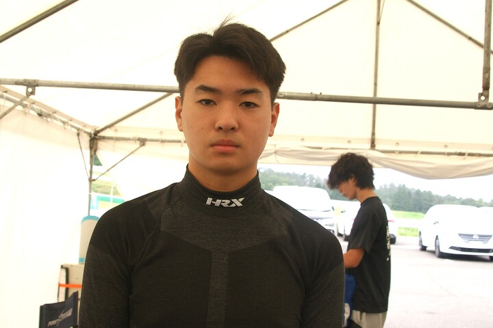 ポールポジションを獲得した酒井翔太（ファーストガレージFG108）