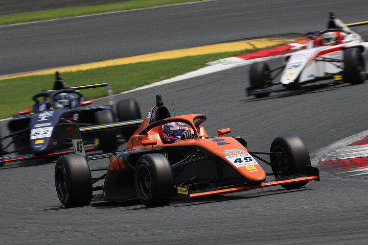 チャンピオンクラス：第5戦予選2位、第6戦予選3位は鈴木恵武（PONOS RACING）