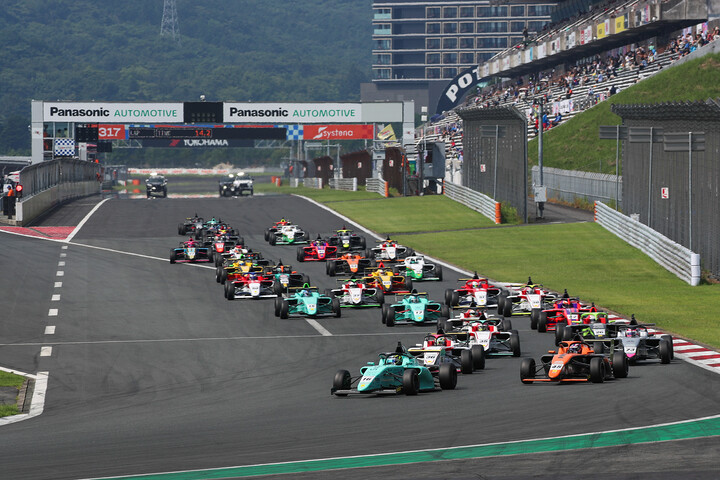 チャンピオンクラス：決勝のスタートシーン