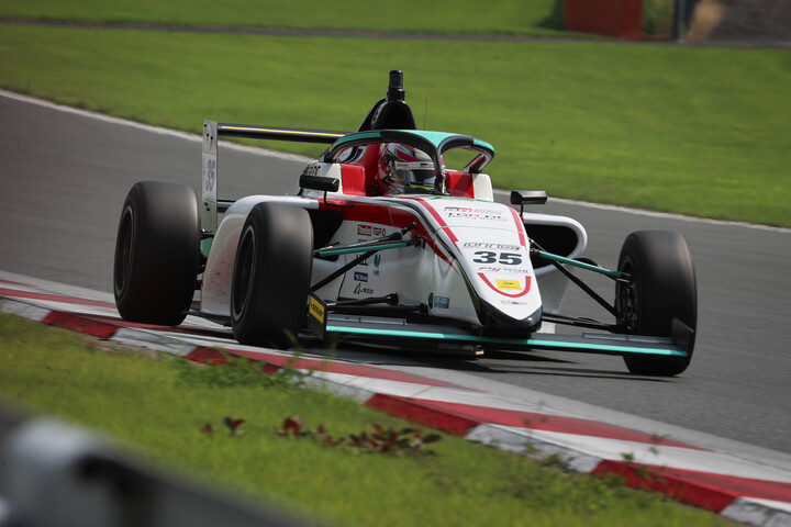 チャンピオンクラス：決勝2位は酒井涼（TGR-DC RS F4）