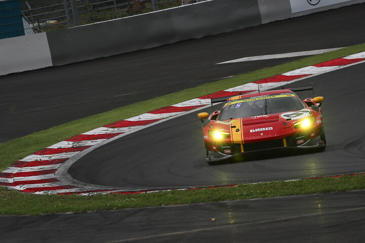GT300クラス予選3位はUNI-ROBO BLUEGRASS FERRARI（片山義章／ニコラス・クルッテン）