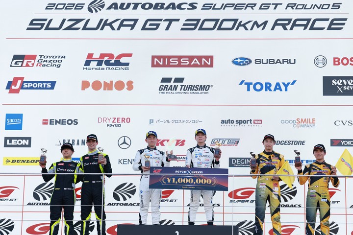 GT300クラスの表彰式