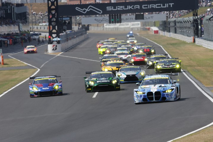 GT300クラスのスタートシーン