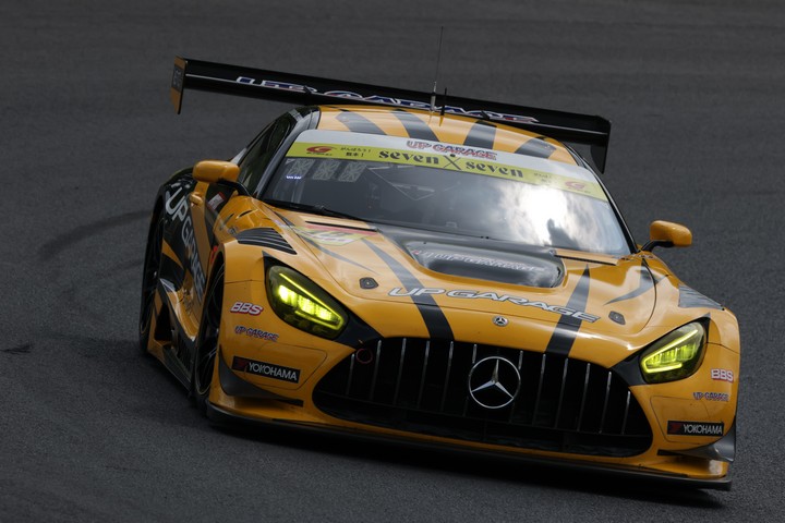 公式練習：GT300クラストップタイムはUPGARAGE AMG GT3（小林崇志／新原光太郎）