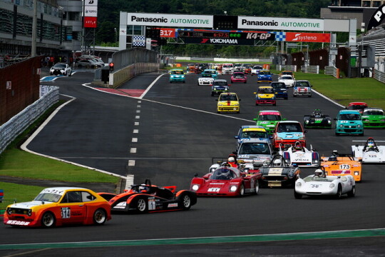 10時間の耐久レースがスタートした