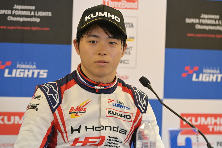 決勝記者会見：3位の新原光太郎（B-MAX RACING TEAM）